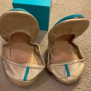 😍GORGEOUS Metallic Champagne Tieks